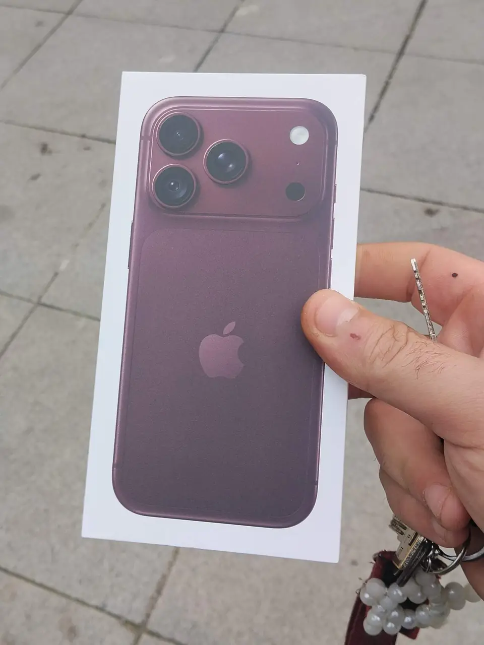 Kutusunda yeni telefon, elden teslim